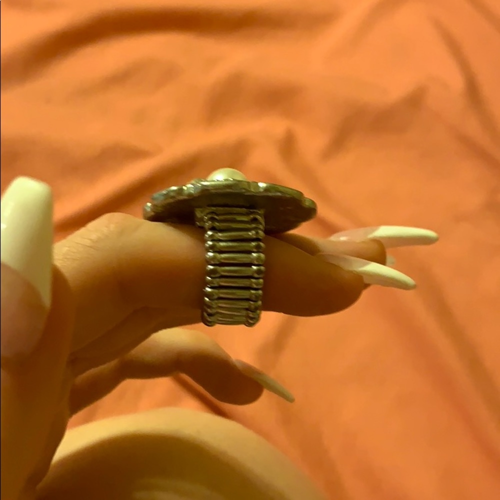 Pretty ring - Picture 2 of 3